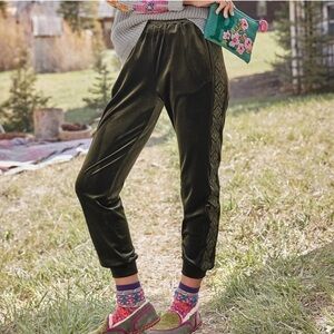 Sundance Driftwood Davey Embroidered Velvet Velour Jogger Pants Deep Green Large